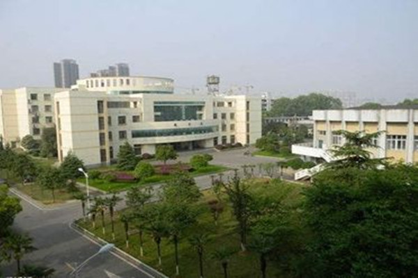 成都新運職業(yè)學校 成都新運職業(yè)學校