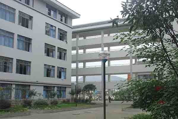雅安職業學校