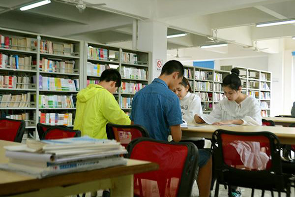 學校圖書館