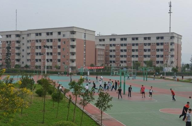 成都汽車職業(yè)技術(shù)學校課間休息