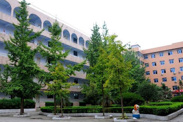 巴中職高學(xué)校